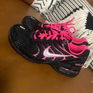 Ladies, Nike torch 4 size 7, pink and black!